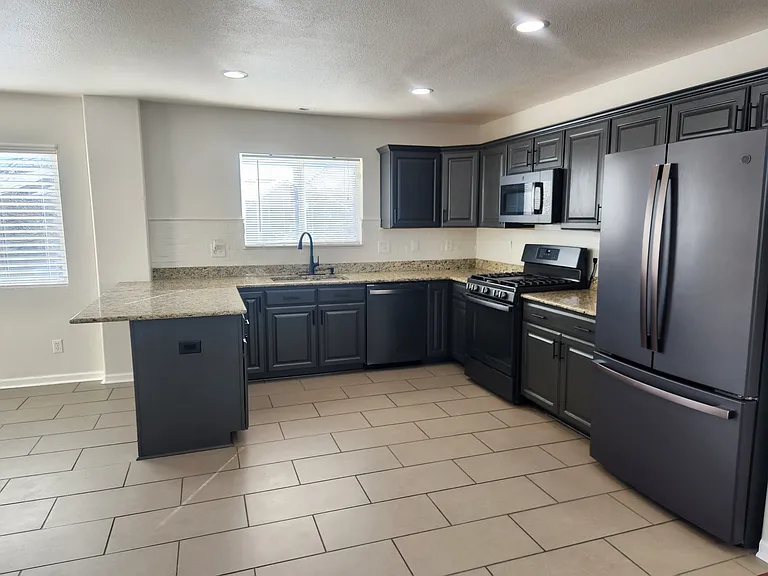Kitchen w/ updated appliances