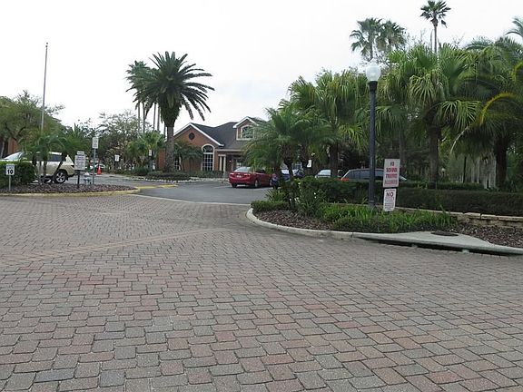 4th image of 1920 Summer Club Dr APT 302