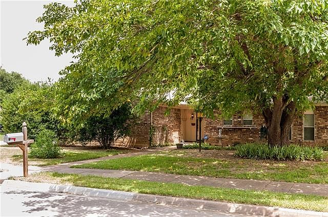 1st image of 727 N Deerfield Cir
