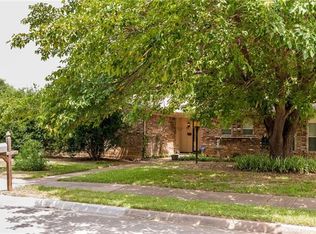 727 N Deerfield Cir, Arlington, TX 76015