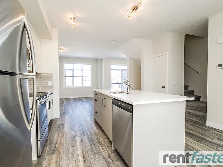 600 Bellerose Dr — Photo 13