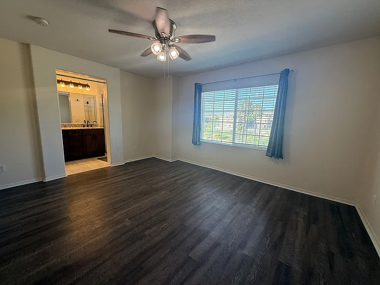 1357 Burgundy Dr — Photo 31