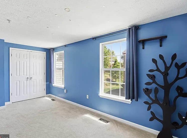 912 Jessicas Ln — Photo 13