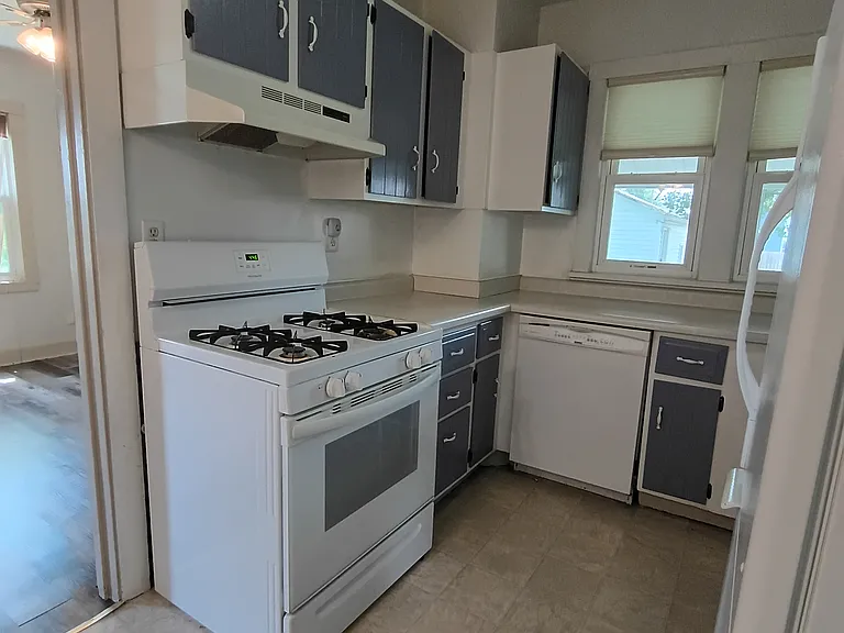 226 S Thornwood Ave — Photo 6