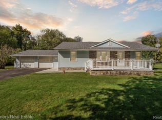 6505 Strawberry Lake Rd, Hamburg, MI 48139