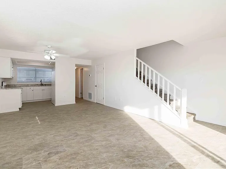 3569 Bee Ridge Rd — Photo 9