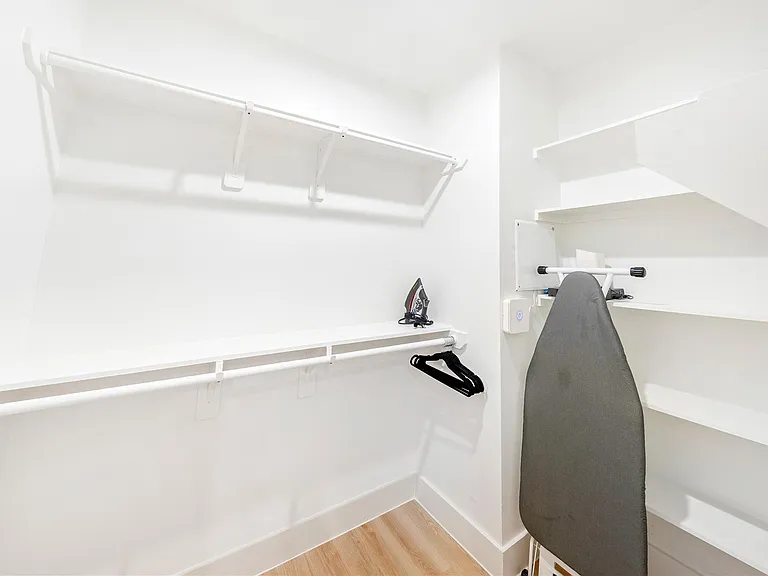 3008 Delano St — Photo 21