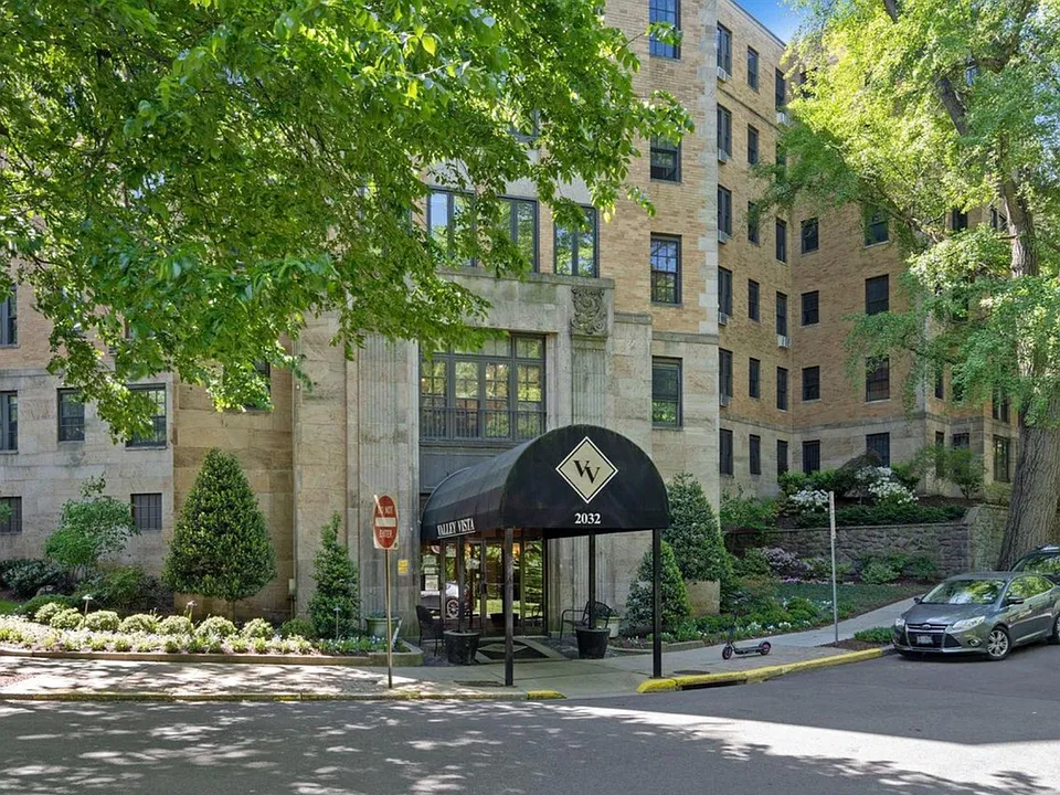 2032 Belmont Rd NW #325