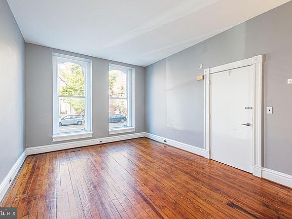 4th image of 2221 E Baltimore St