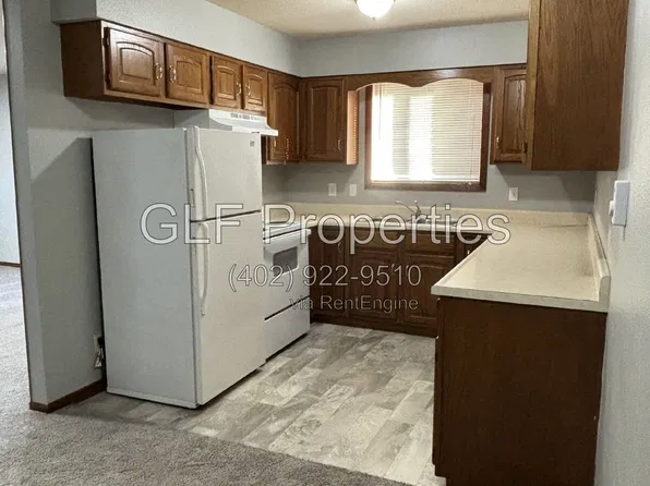 243 N 1st St APT 5, Seward, NE 68434