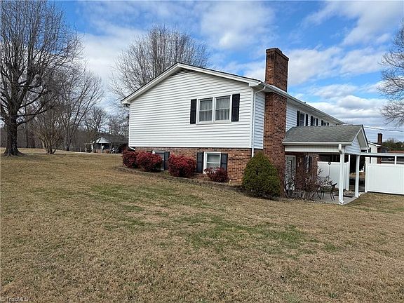 4th image of 138 Highland Ave