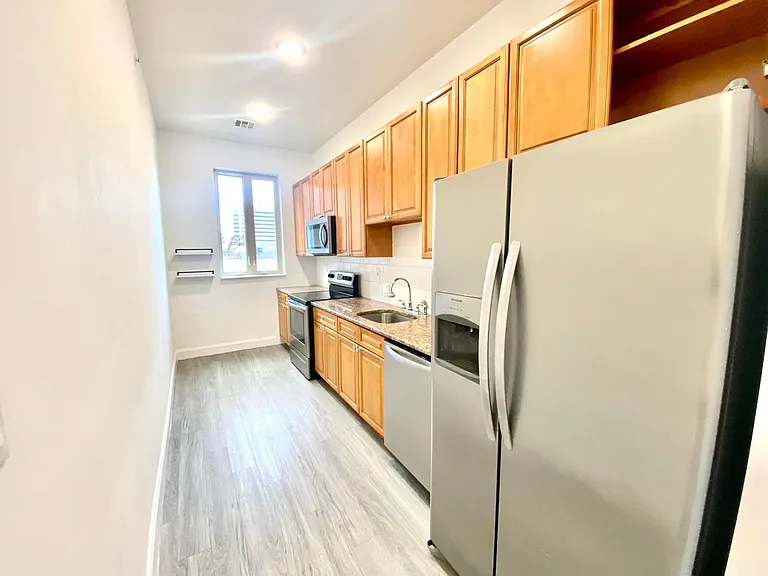 439 N 13th St #3E — Photo 15