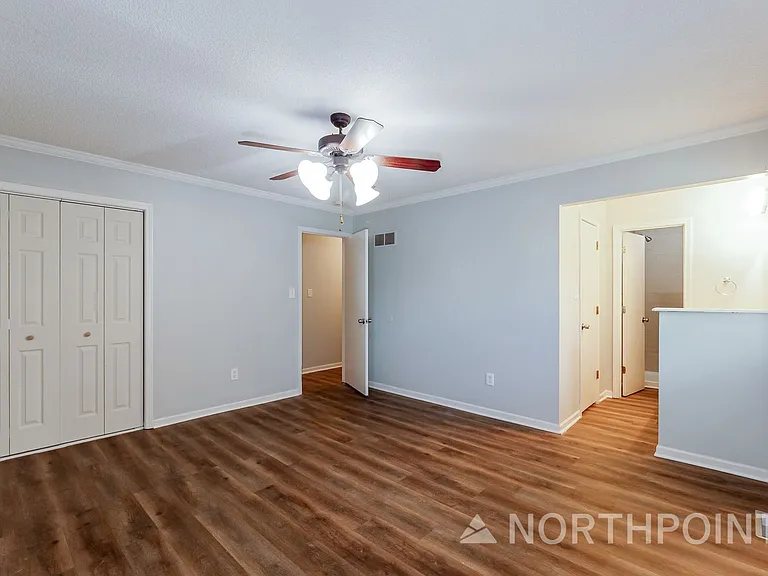 3901 SW 10th St — Photo 9