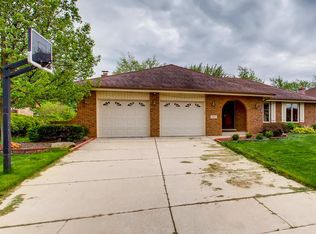 137 Somerset Rd, Willowbrook, IL 60527