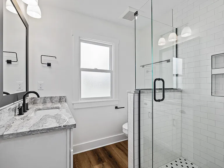 905 E Saint Clair St — Photo 34