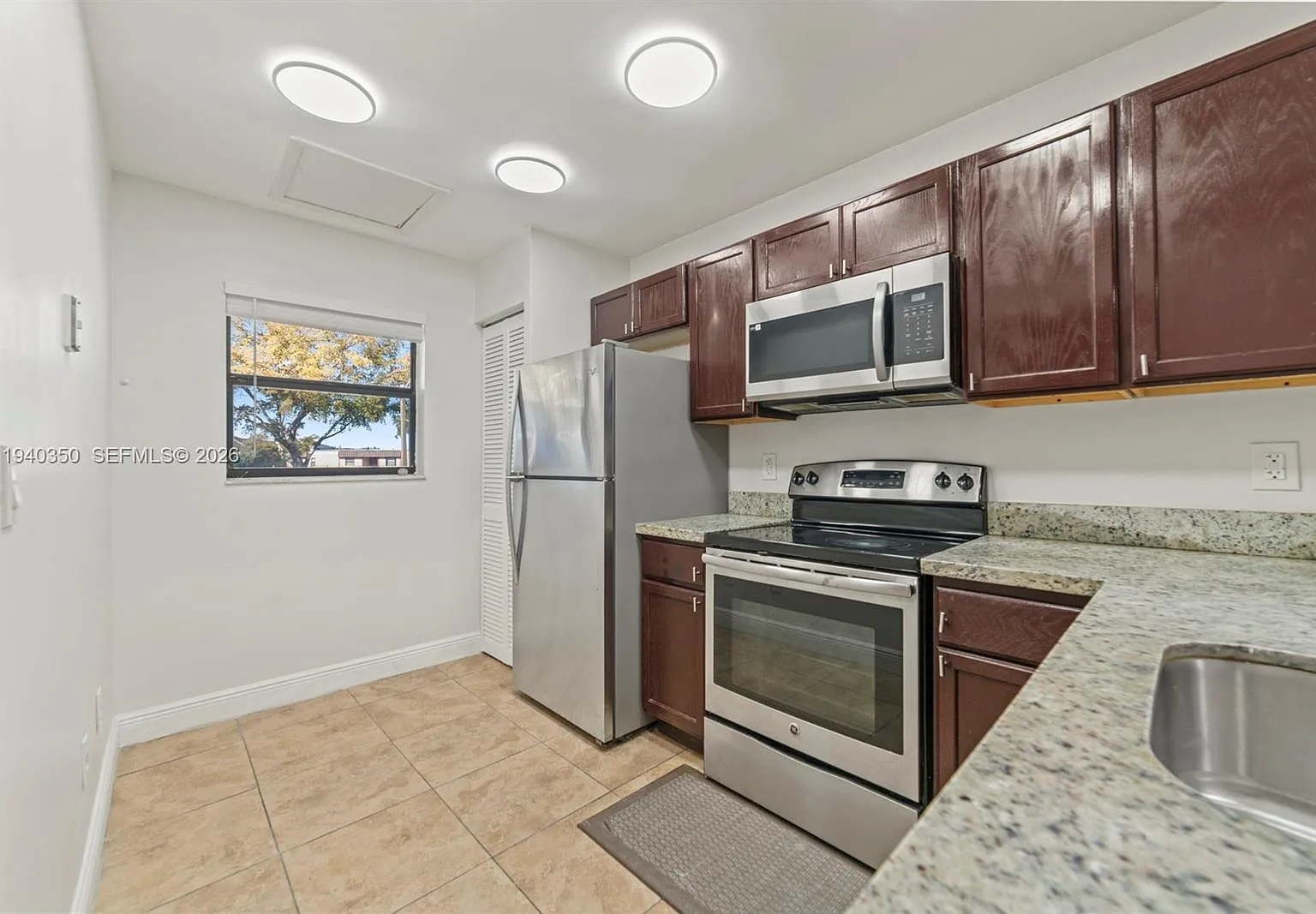Monterey Two Condo — Photo 3