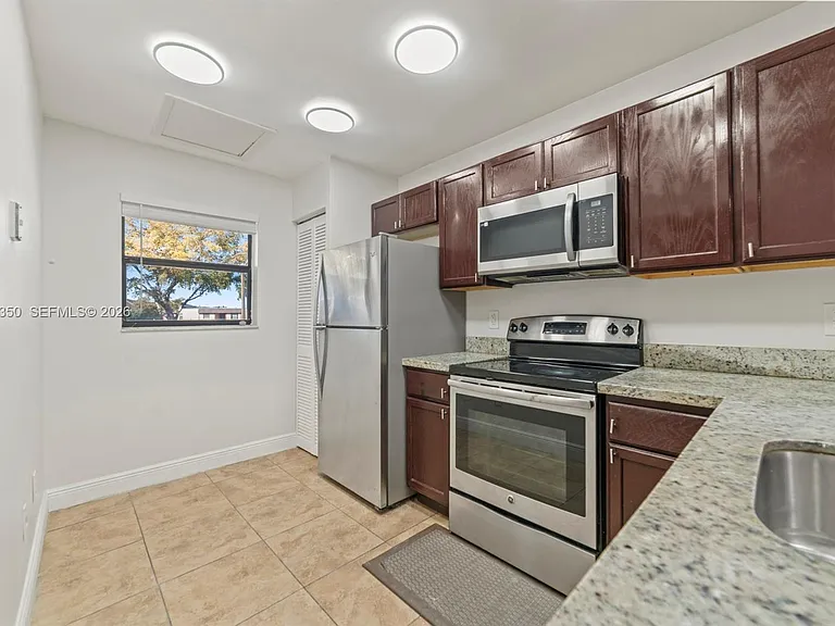 880 NE 207th Ter #20210 — Photo 3