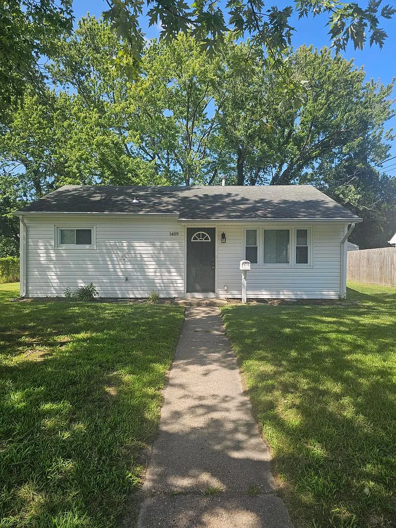 1489 Morgan — Photo 1