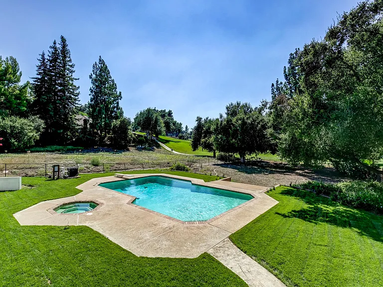 1710 Country Club Dr — Photo 50