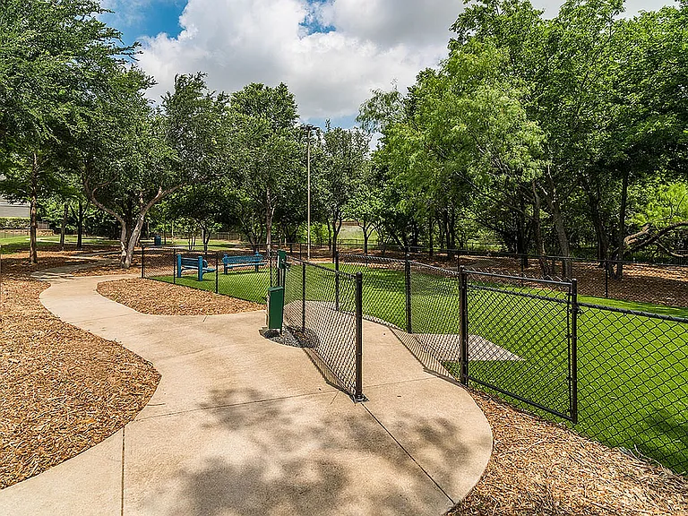 Walnut Hill Las Colinas — Photo 26