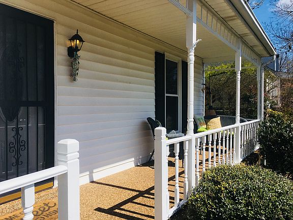 2nd image of 1221 Creekside Dr