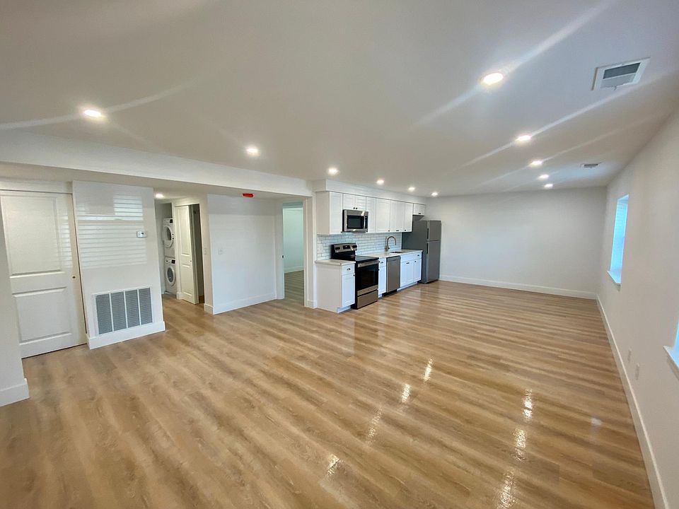 1st image of 4420 Jamieson Ave #B