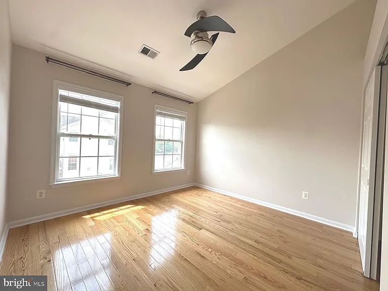 44272 Silkworth Ter — Photo 31