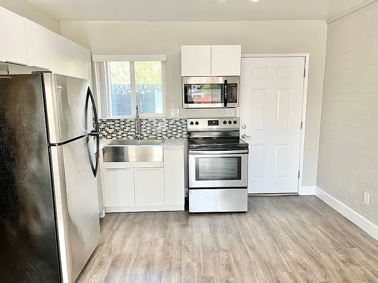 2726 E Glenrosa Ave #4 — Photo 8