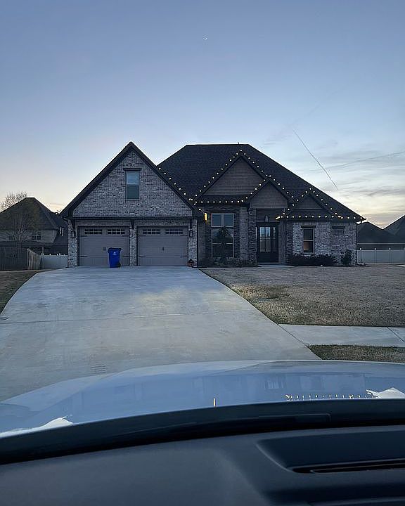1st image of 202 Oak Brook Dr