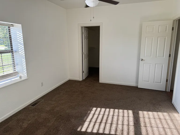 1020 S Morgan Rd — Photo 13