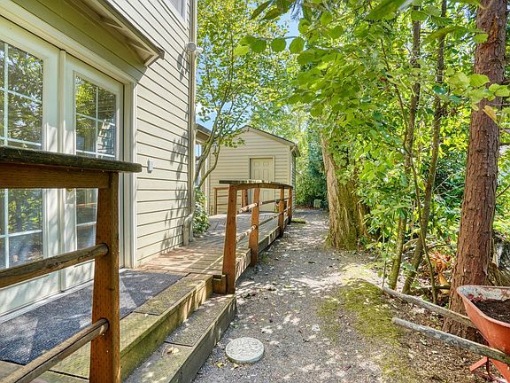 4th image of 269 SE 29th Ave