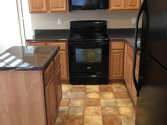 Kitchen includes refrigerator/ice maker, stove/oven, microwa