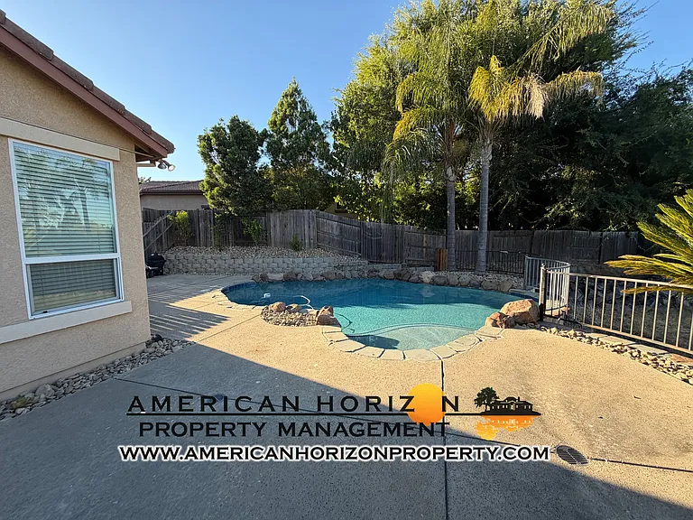 424 Crescent Dr — Photo 45