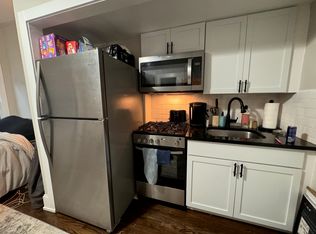 916 W Diversey Pkwy #208, Chicago, IL 60657