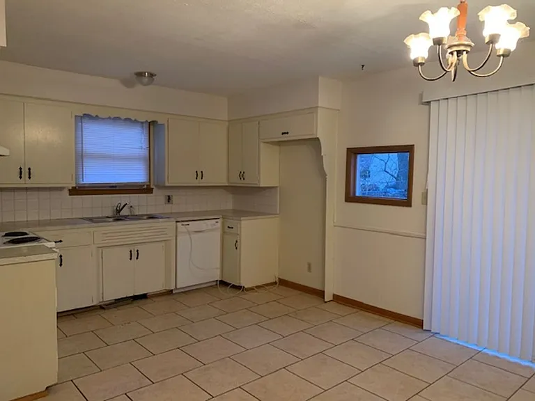 1249 S Cedarbrook Ave — Photo 6