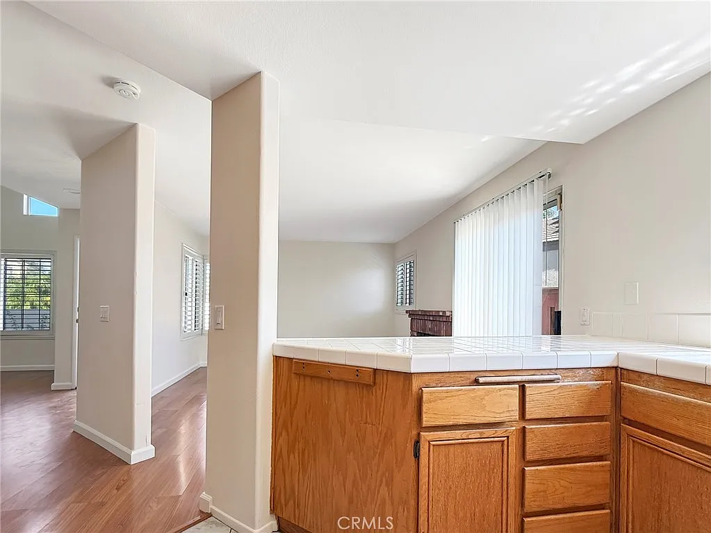 3 bed, 2.5 bath, 1621 sqft, $3,800 — Photo 4
