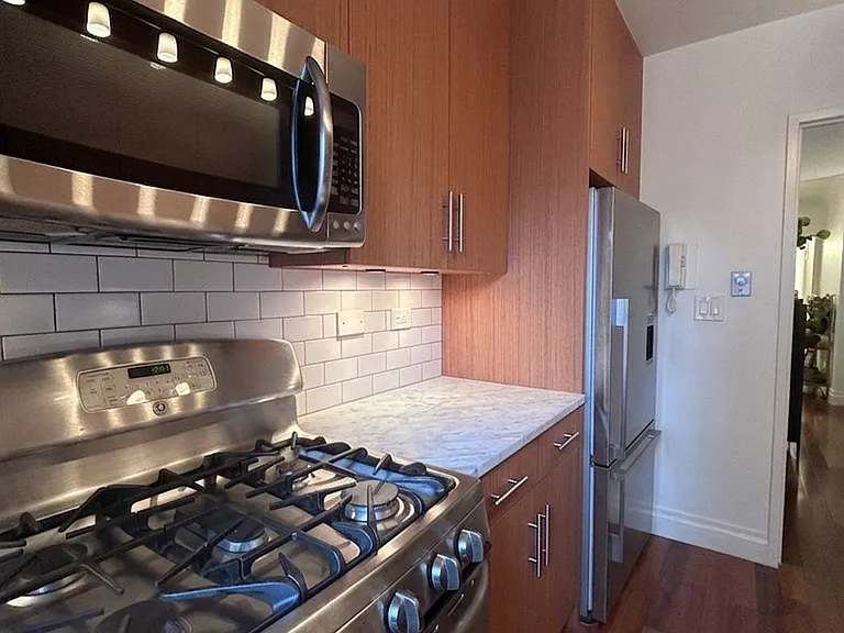 400 E 54th St #12F — Photo 2