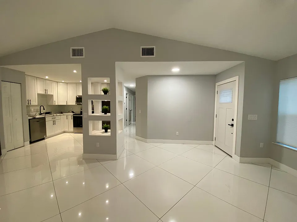 2032 Gregory Dr