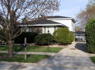 9325 S Moody Ave, Oak Lawn, IL 60453