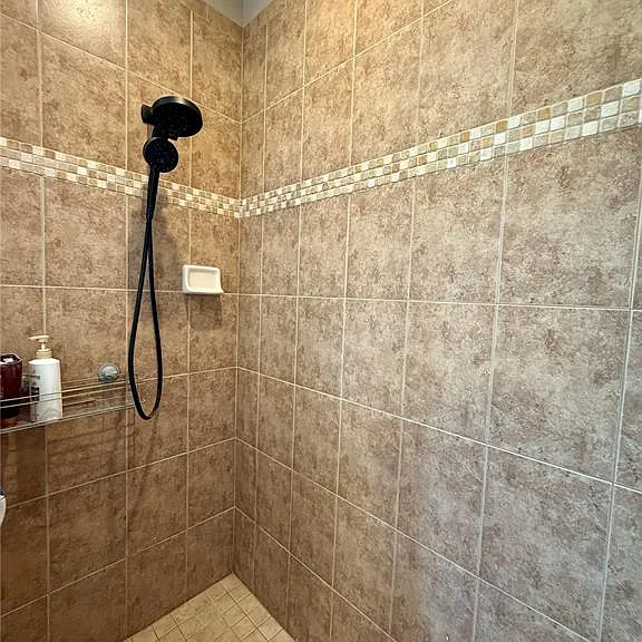 1204 S San Mateo Dr — Photo 11