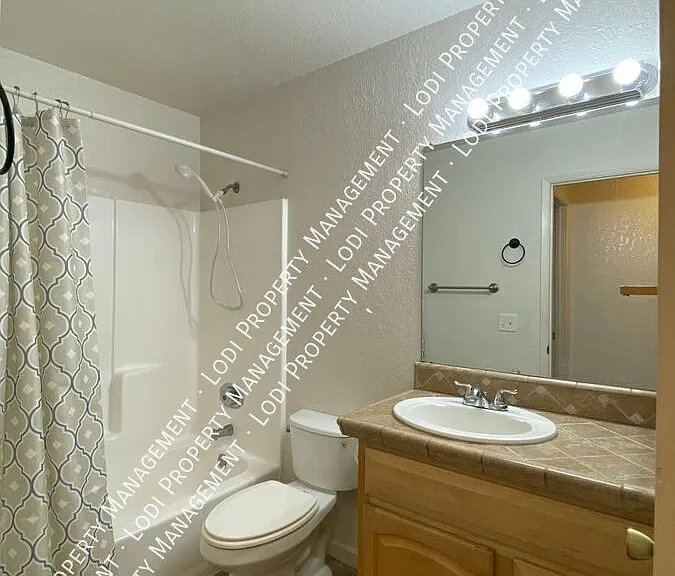 2524 Winchester St #7 — Photo 12