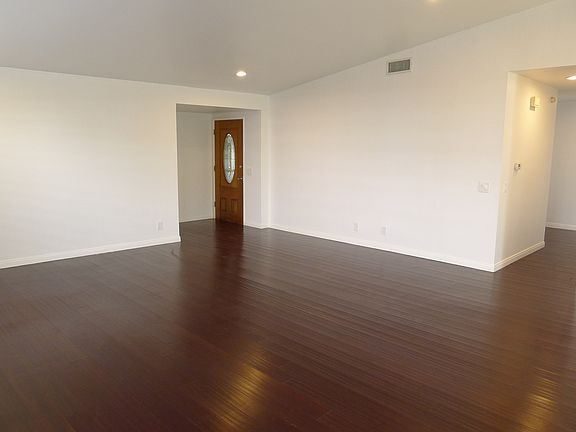 4th image of 2039 S Grandview Ln