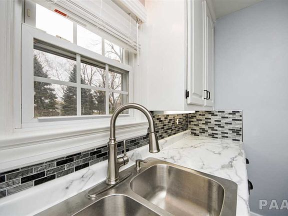 3rd image of 5024 N Bellevue Pl