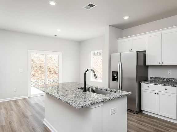 4th image of 255 Custer Dr