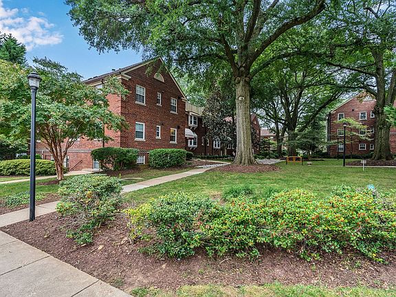 3rd image of 2100 N Scott St APT 105