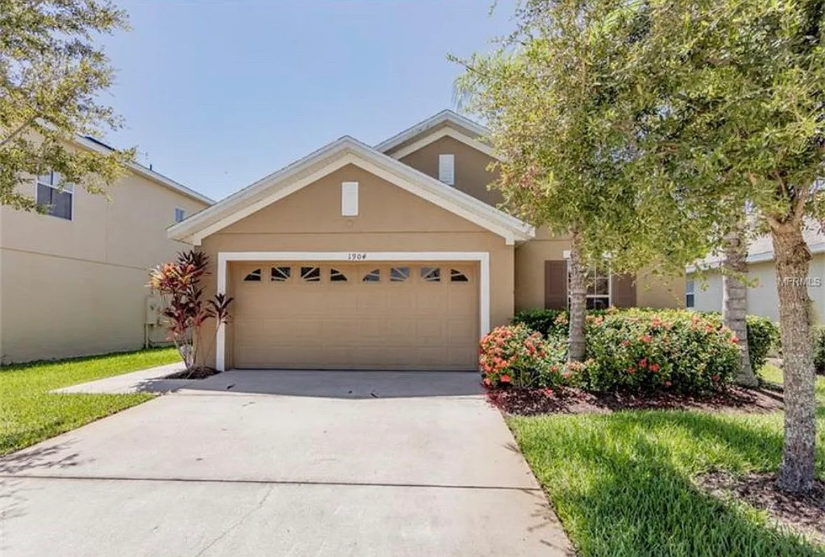 3 bed, 1405 sqft, $1,995 — Photo 1