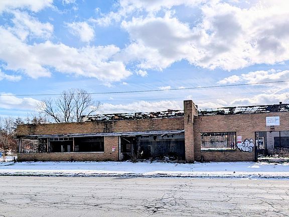 2nd image of 1301 W Ridge Rd