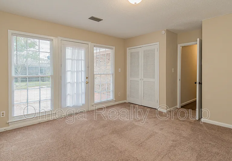 2061 Green Acres Dr — Photo 32