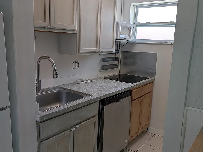 123 SW 19th Ave #A — Photo 6
