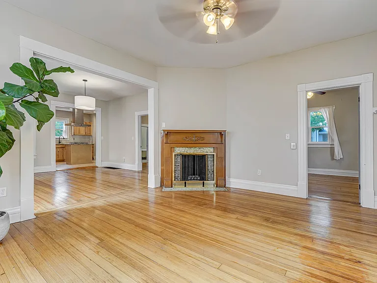 14 N Walnut St — Photo 2